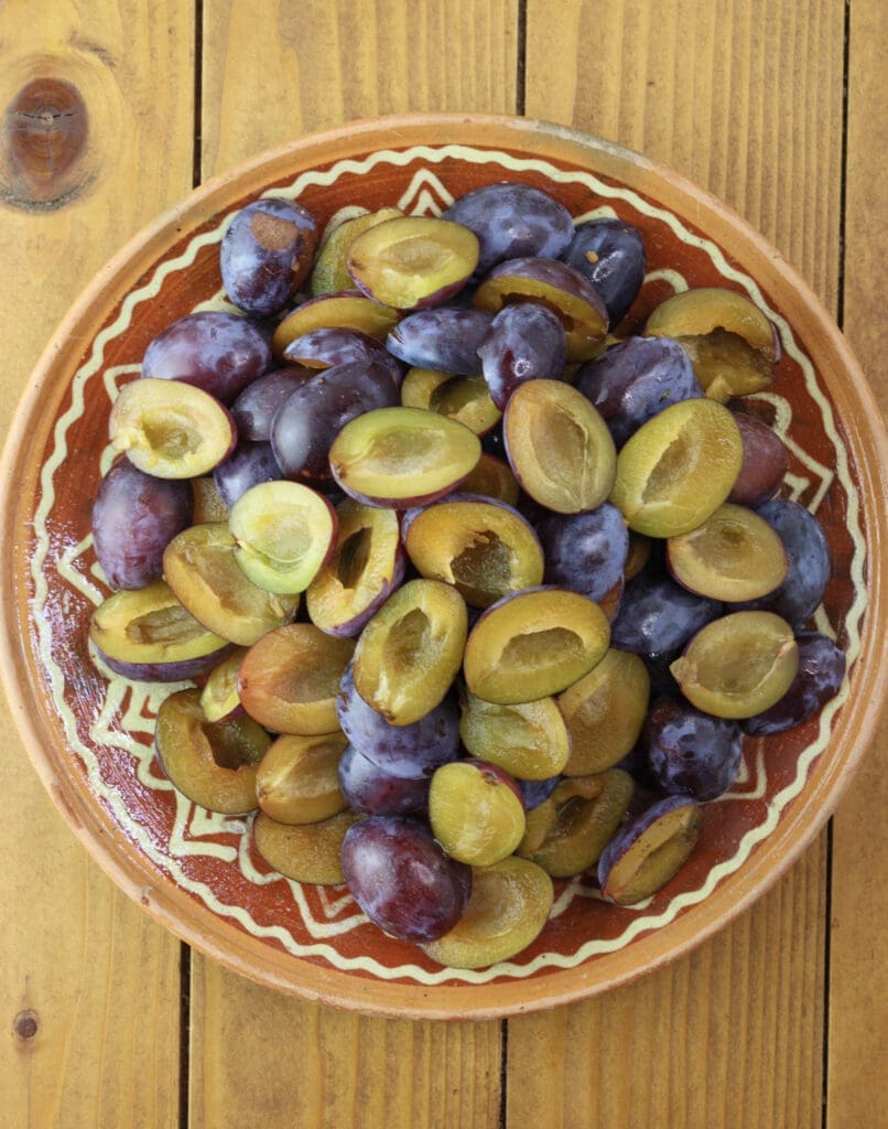 Pitted and halved plums.